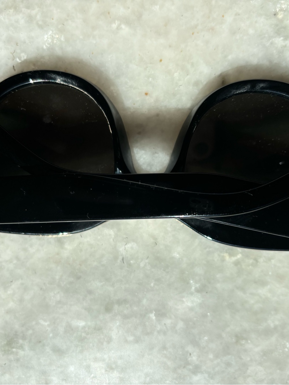 Le Specs Air heart-Black and Gold EUC - Picture 6 of 6